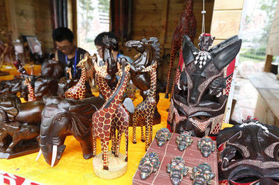 記者探秘啤酒節(jié)特色一條街 匯集8國(guó)特色商品(圖)_新浪新聞