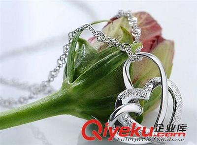 項(xiàng)墜工廠批發(fā) 雙心扉925純銀鎖骨吊墜，心心相連的精致飾品